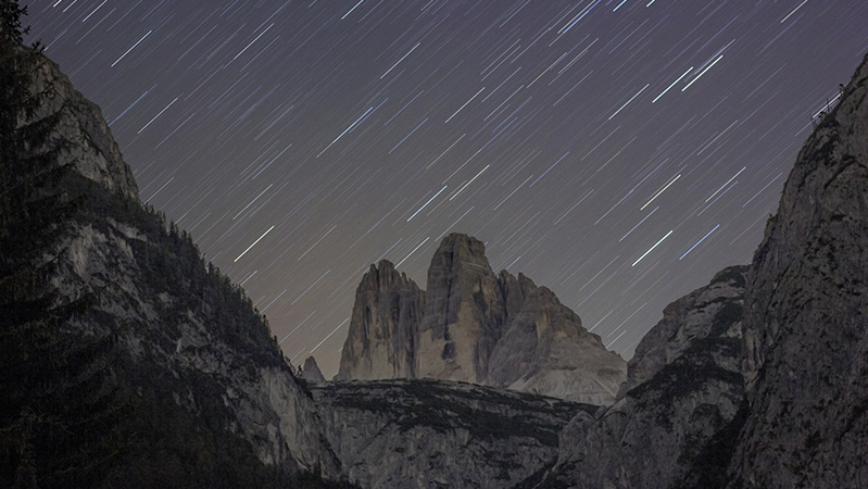 Strichspuren über den 3 Zinnen