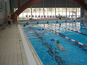 Schwimmen mit Schwimmbrett