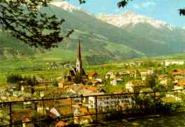 Blick über Schlanders von der Sonnenpromenade aus